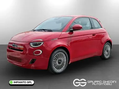 Nuova Fiat 500 Icon 65 CV (47 kW) 2026 (red) pastello Berlina