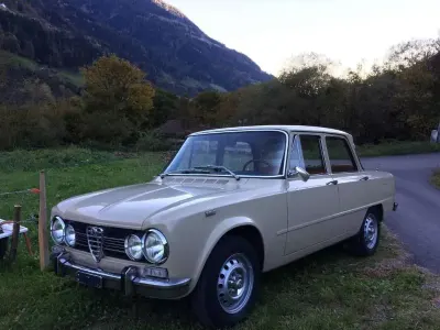 Usata Alfa Romeo Giulia Super 103 CV (75 kW) 1973 Beige Berlina