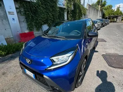 Usata Toyota Aygo Lounge 72 CV (52 kW) 2021 Bluazzurro Utilitaria