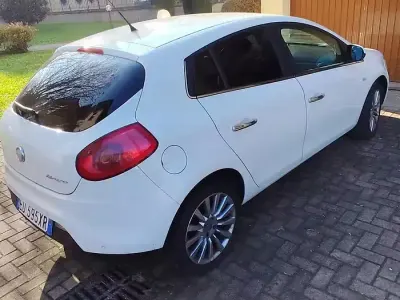 Usata Fiat Bravo 105 CV (77 kW) 2010 Bianco Utilitaria