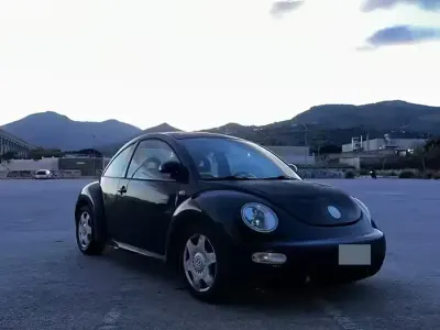 Usata VW New Beetle 90 CV (66 kW) 2000 Nero Utilitaria