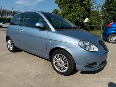 Usata Lancia Ypsilon 69 CV (50 kW) 2011 Bluazzurro Utilitaria