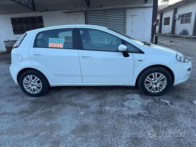 Usata Fiat Grande Punto 77 CV (56 kW) 2014 Bianco Utilitaria