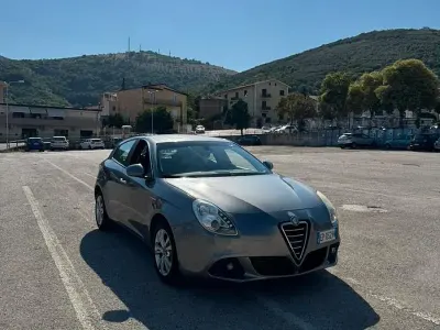 Usata Alfa Romeo Giulietta 105 CV (77 kW) 2013 Bluazzurro Utilitaria