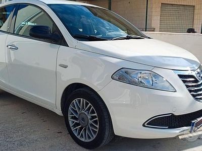 Usata Lancia Ypsilon Gold 95 CV (69 kW) 2013 Bianco Utilitaria
