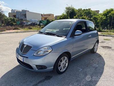 Begagnad Lancia Ypsilon 69 HK (50 kW) 2010 Blå Halvkombi
