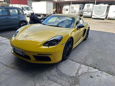 Usata Porsche 718 Cayman T 300 CV (220 kW) 2022 Giallo Coupé