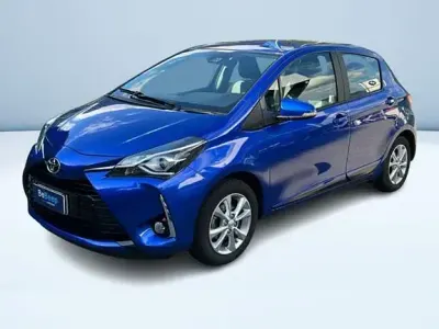 Usata Toyota Yaris Active 69 CV (50 kW) 2018 Blu Berlina