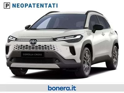 Nuova Toyota Corolla Cross Premium 179 CV (131 kW) 2026 Platinum pearl white SUV