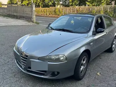 Usata Alfa Romeo 147 120 CV (88 kW) 2009 Grigio Utilitaria