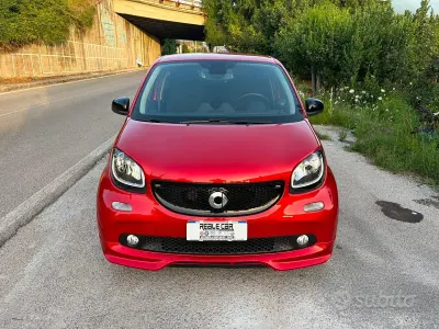 Usata Smart ForFour Passion 90 CV (66 kW) 2017 Rosso Utilitaria