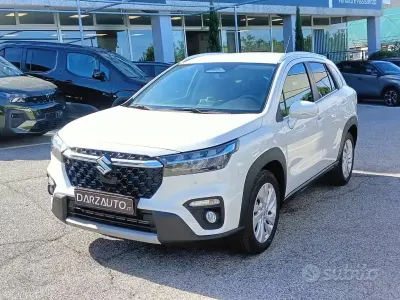 Nuova Suzuki SX4 S-Cross 129 CV (94 kW) 2025 Bianco artico metallizzato SUV