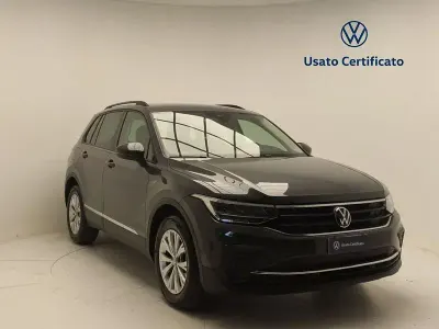 Usata VW Tiguan Life 122 CV (89 kW) 2023 Dolphin grey SUV