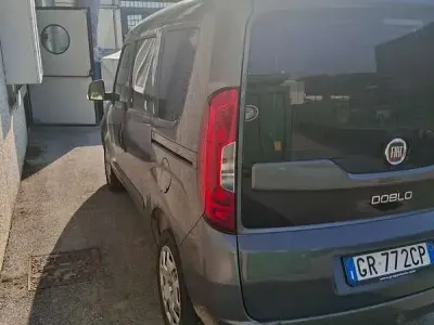 Usata Fiat Doblò Lounge 105 CV (77 kW) 2016 Grigio Monovolume