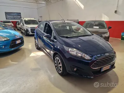 Usata Ford Fiesta Titanium 97 CV (71 kW) 2014 Blu Utilitaria
