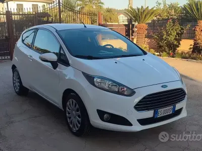 Usata Ford Fiesta 80 CV (58 kW) 2013 Bianco Berlina