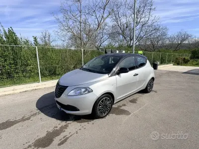Usata Lancia Ypsilon 95 CV (69 kW) 2012 Grigio Utilitaria