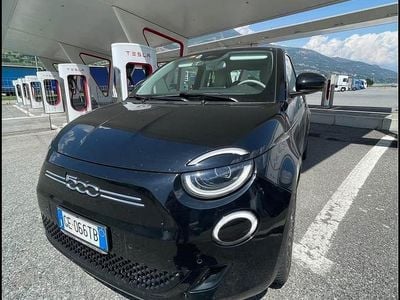 Usata Fiat 500e La Prima 86 kW (118 CV) 2021 Nero Utilitaria