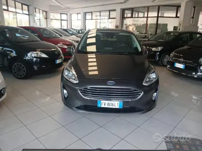 Usado Ford Fiesta Titanium 85 CV (62 kW) 2019 Gris Utilitario