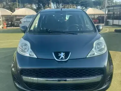 Usata Peugeot 107 68 CV (50 kW) 2009 Nero Utilitaria