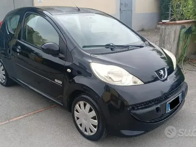 Usata Peugeot 107 68 CV (50 kW) 2007 Nero Utilitaria