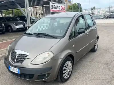 Usata Lancia Musa 69 CV (50 kW) 2005 Grigio Monovolume