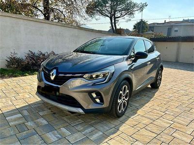 Käytetty Renault Captur Techno 94 HP (69 kW) 2022 Harmaa Katumaasturi
