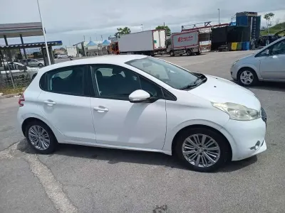 Usata Peugeot 208 Allure 95 CV (69 kW) 2014 Bianco Utilitaria