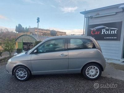 Begagnad Lancia Ypsilon 75 HK (55 kW) 2009 Grå Halvkombi