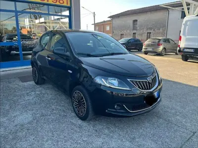 Usata Lancia Ypsilon Silver 69 CV (50 kW) 2023 Nero Utilitaria