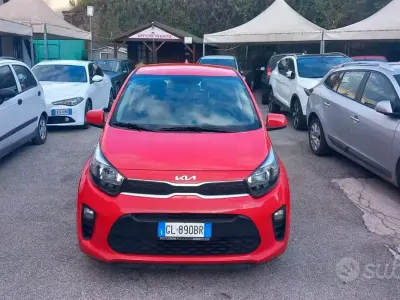 Usata Kia Picanto Urban 65 CV (47 kW) 2022 Rosso Utilitaria