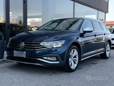 Usata VW Passat 190 CV (139 kW) 2020 Bluazzurro Station wagon