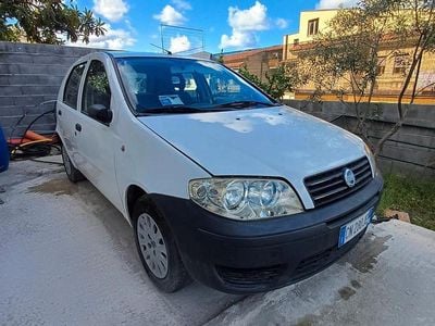 Usata Fiat Punto 80 CV (58 kW) 2005 Bianco Utilitaria