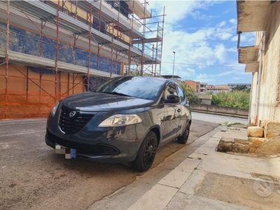 usata Lancia Ypsilon 1.2i 16V cat Elefantino Rosso