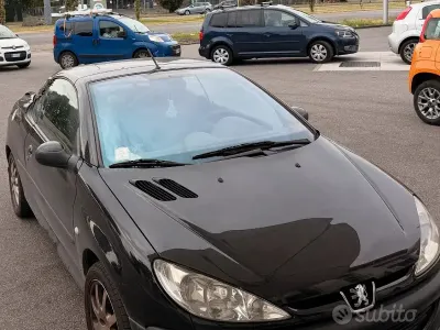 Usata Peugeot 206 CC 109 CV (80 kW) 2003 Nero Cabrio