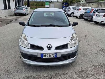 Usata Renault Clio II 70 CV (51 kW) 2006 Grigio Berlina