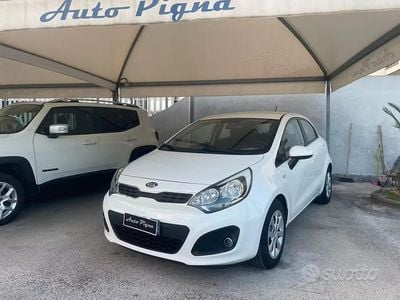 Usata Kia Rio EX 86 CV (63 kW) 2013 Bianco Berlina