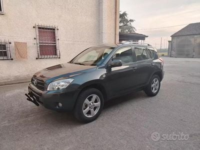 Usata Toyota RAV4 Sol 136 CV (100 kW) 2007 Grigio SUV