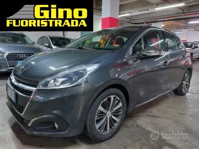 Usata Peugeot 208 Allure 82 CV (60 kW) 2017 Grigio Utilitaria