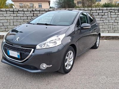 Usata Peugeot 208 Active 68 CV (50 kW) 2014 Grigio Utilitaria