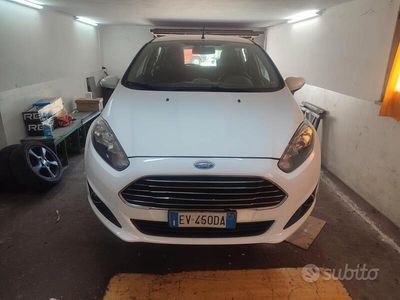 Usata Ford Fiesta 60 CV (44 kW) 2014 Bianco Utilitaria