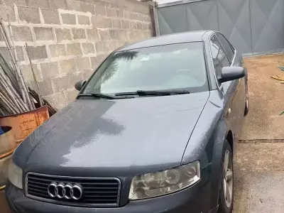 Usata Audi A4 130 CV (95 kW) 2004 Grigio Berlina