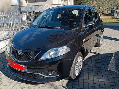 Usata Lancia Ypsilon 69 CV (50 kW) 2018 Nero Utilitaria