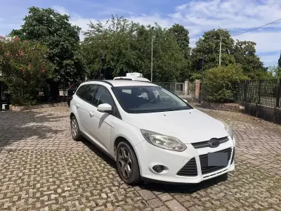 Usata Ford Focus 95 CV (69 kW) 2013 Bianco Station wagon