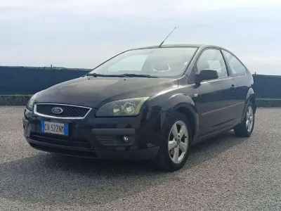 Käytetty Ford Focus 110 HP (80 kW) 2005 Musta Sedan