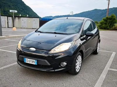 Usata Ford Fiesta 68 CV (50 kW) 2010 Nero Berlina
