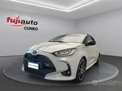 Usata Toyota Yaris Sport 116 CV (85 kW) 2022 Ash grey bitone Utilitaria