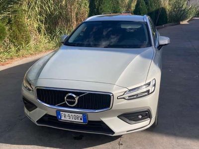 usata Volvo V60 2.0 d4 R-design (momentum) 190cv geartronic