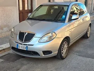 Usata Lancia Ypsilon 75 CV (55 kW) 2011 Grigio Utilitaria
