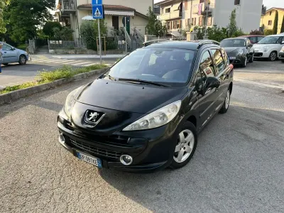 Gebraucht Peugeot 207 95 PS (69 kW) 2008 Schwarz Kombi
